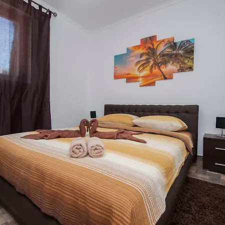 Phoenix 3 Apartment *