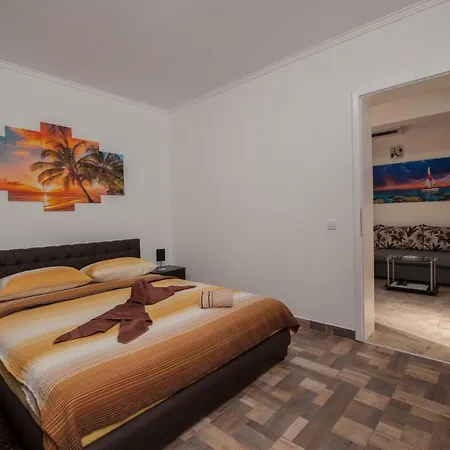 Phoenix 3 Apartment *